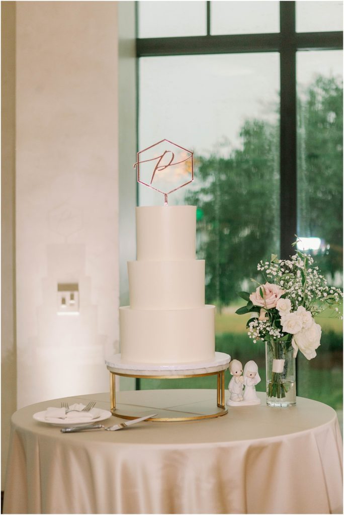 simple plain wedding cake